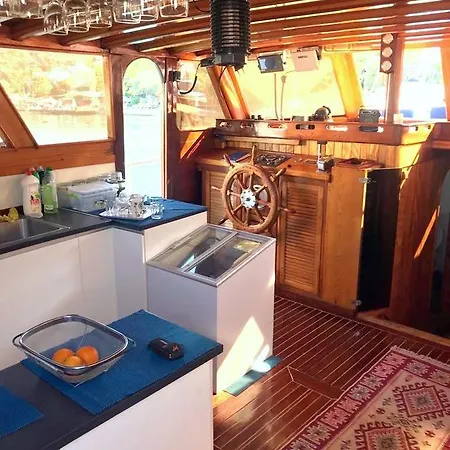 Felix Bodrum Yelkenli Tekne بيتيس