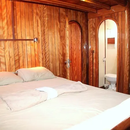 Felix Bodrum Yelkenli Tekne Botel *
